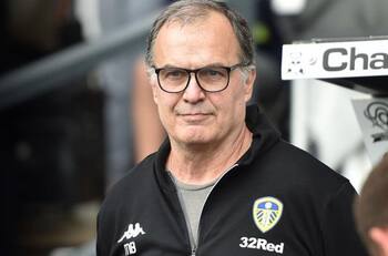 Video: El relator de Leeds United TV se volvió loco con el gol agónico del equipo de Bielsa