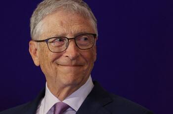 Bill Gates pronostica el futuro de la humanidad y dice a todos que “usen la IA como una herramienta”