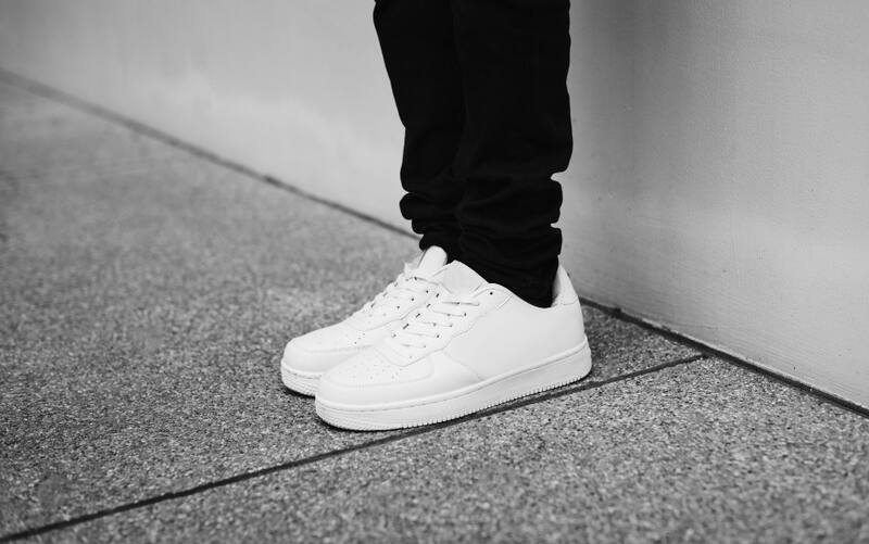 Revisa las ofertas en zapatillas del Black Sale 2024.