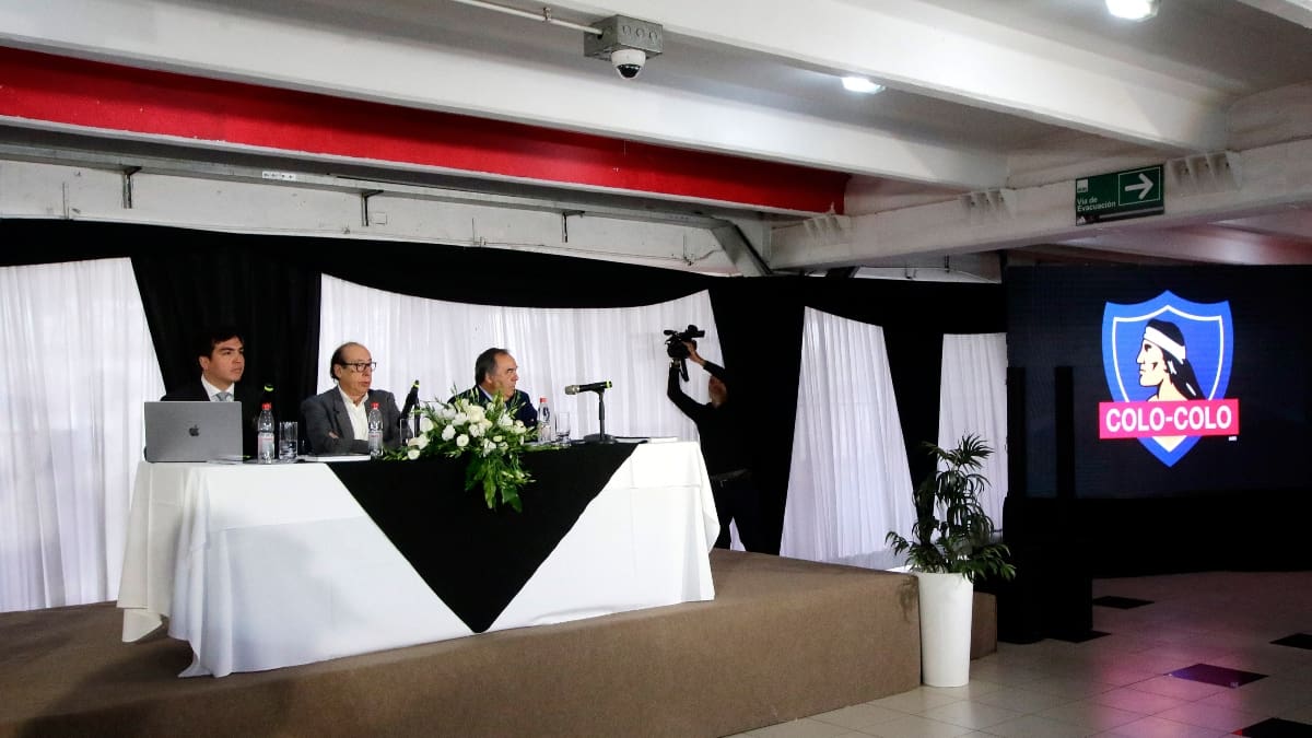 Cambios en Blanco y Negro: dos directores dejan el cargo tras la OPA de Aníbal Mosa para adueñarse de Colo-Colo