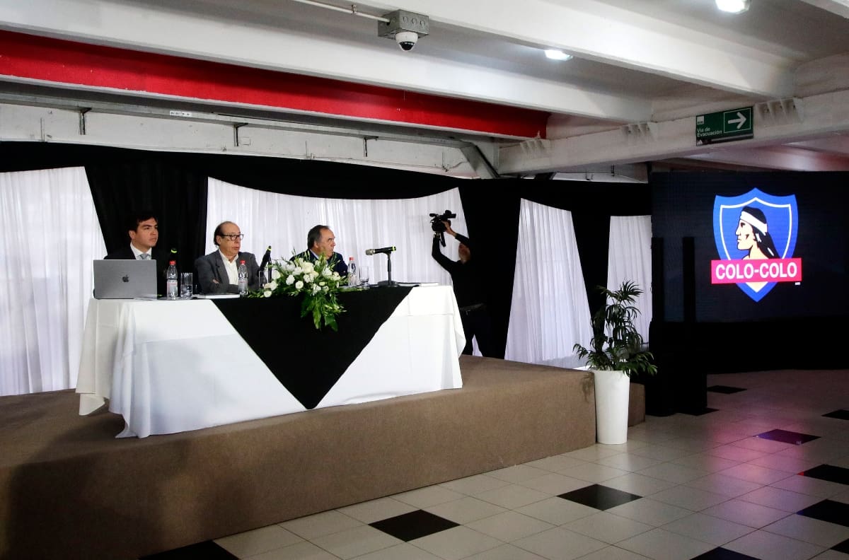 Cambios en Blanco y Negro: dos directores dejan el cargo tras la OPA de Aníbal Mosa para adueñarse de Colo-Colo