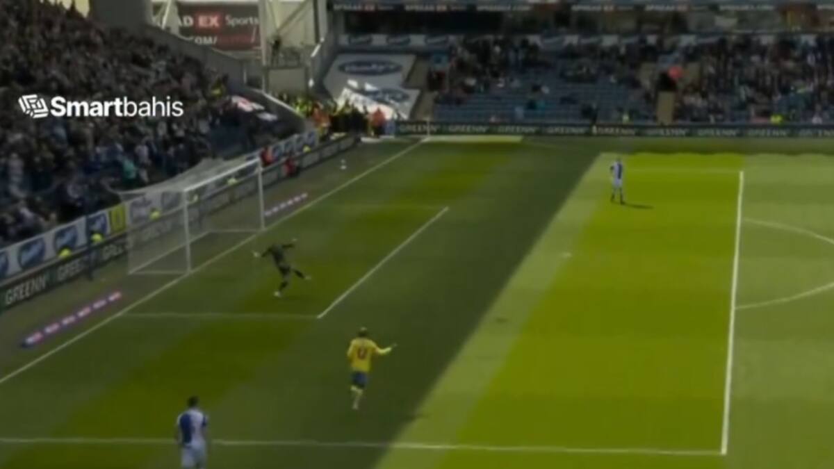 VIDEO | ¡El blooper del año en Inglaterra! Insólito error de arquero da la vuelta al mundo