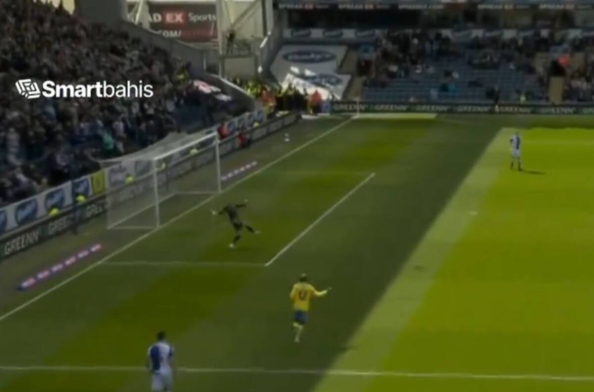 VIDEO | ¡El blooper del año en Inglaterra! Insólito error de arquero da la vuelta al mundo