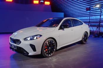 BMW presenta en Chile un auto que se puede estacionar desde el celular