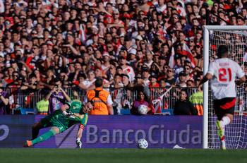 ¿Faltó Paulo Díaz? El veloz contraataque de Boca Juniors que enmudeció al Monumental de River