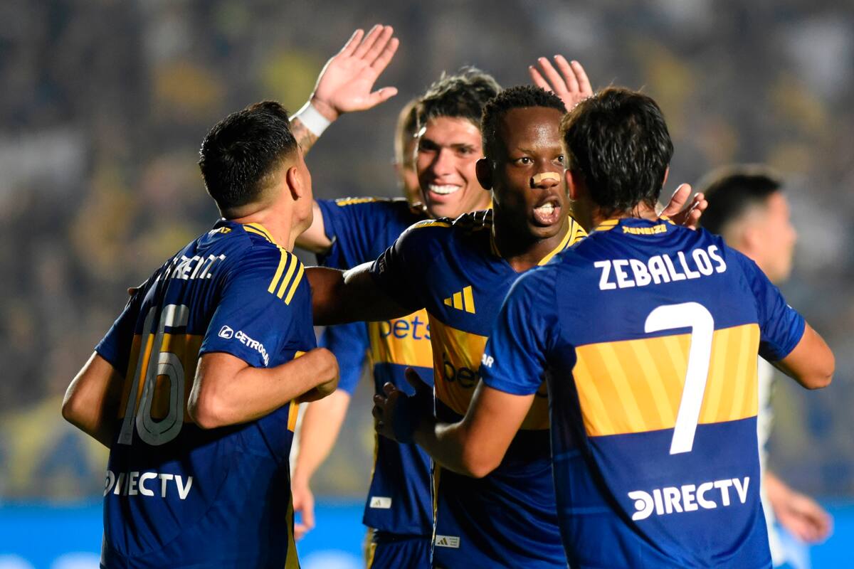 ganó el primer partido oficial del año con una buena actuación de Carlos Palacios. (Foto: EFE)