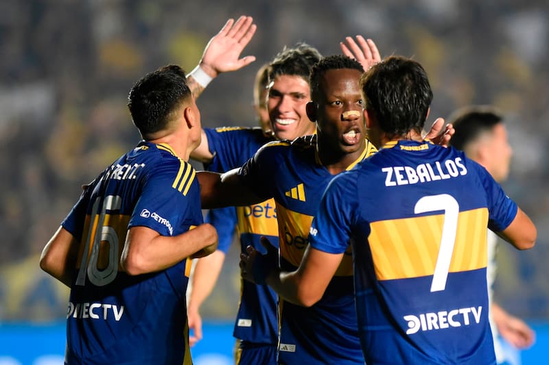 ganó el primer partido oficial del año con una buena actuación de Carlos Palacios. (Foto: EFE)