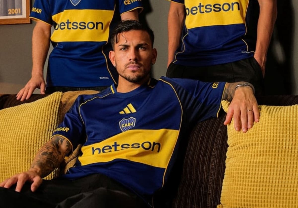 y su nueva camiseta para recibir a la UC.
