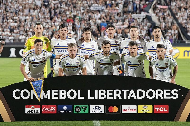 Carlos Palacios y Williams Alarcón fueron titulares ante Alianza Lima.