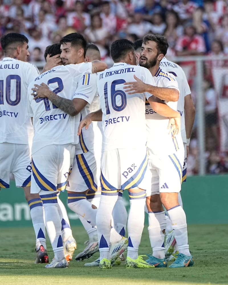 El conjunto Xeneize celebrando el 1-0 parcial.