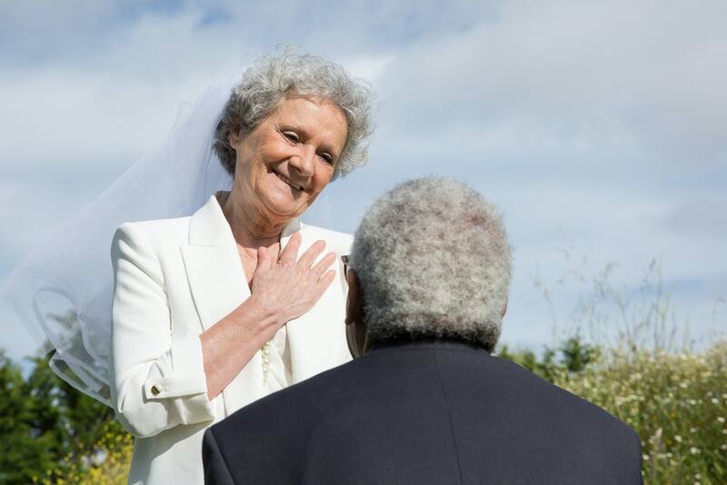 Este es un aporte que premia los años matrimoniales de las personas mayores.