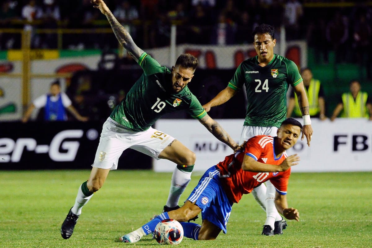 La Roja visita a Bolivia en la altura de El Alto.