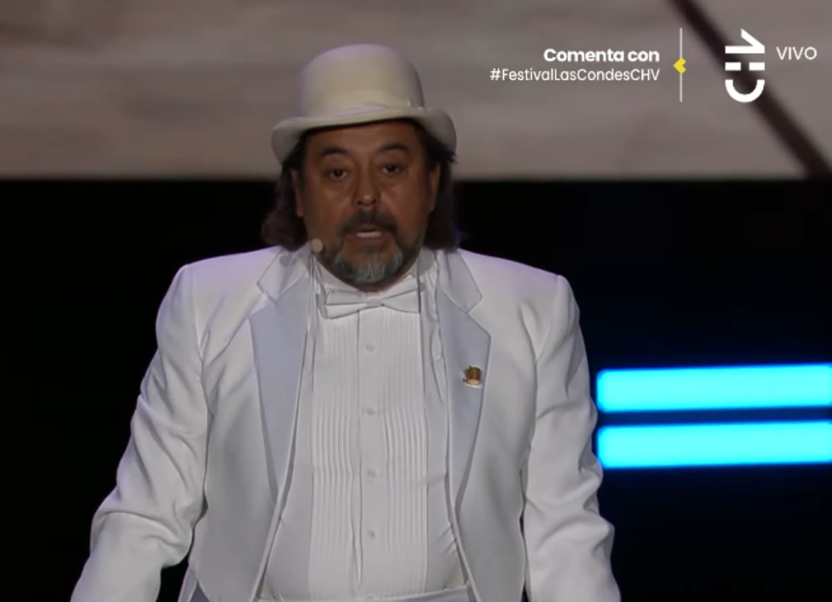 El comediante supo como hacer reír con los comentarios del público.