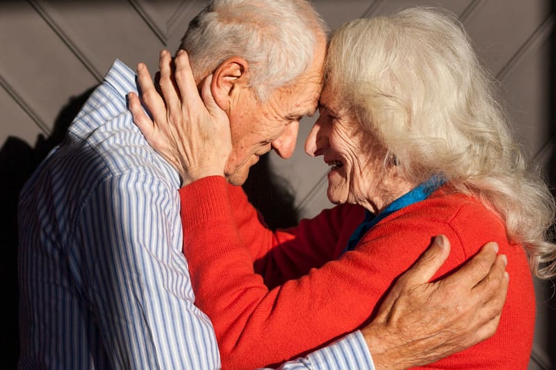 Esta ayuda busca premiar a aquellas parejas que cumplan 75 años juntos.
