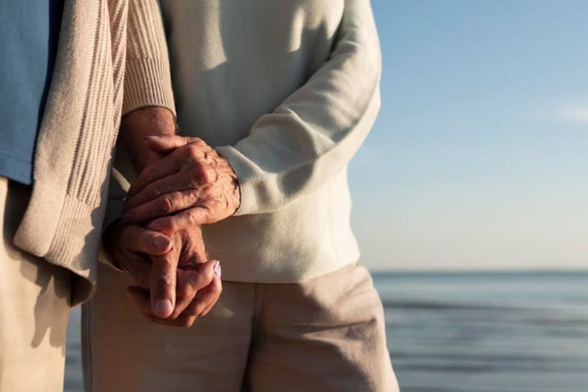 Revisa los requisitos del Bono Bodas de Oro. Créditos: Freepik