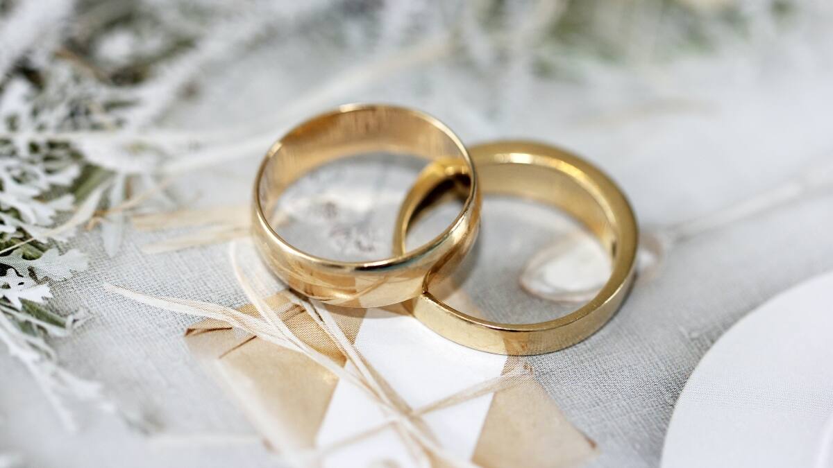 ¿Cuánto dinero puedes recibir por cumplir 25 y 50 años de casados?