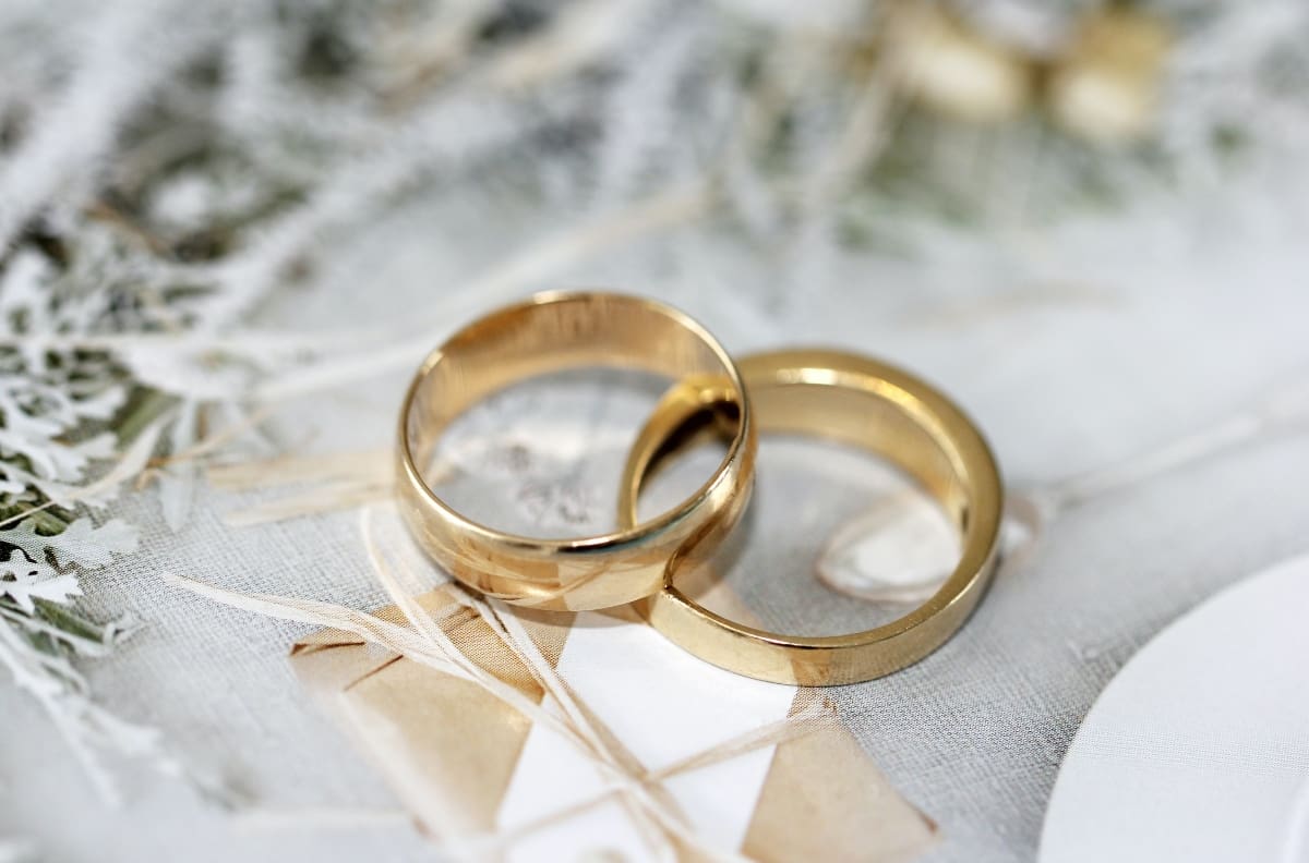 ¿Cuánto dinero puedes recibir por cumplir 25 y 50 años de casados?