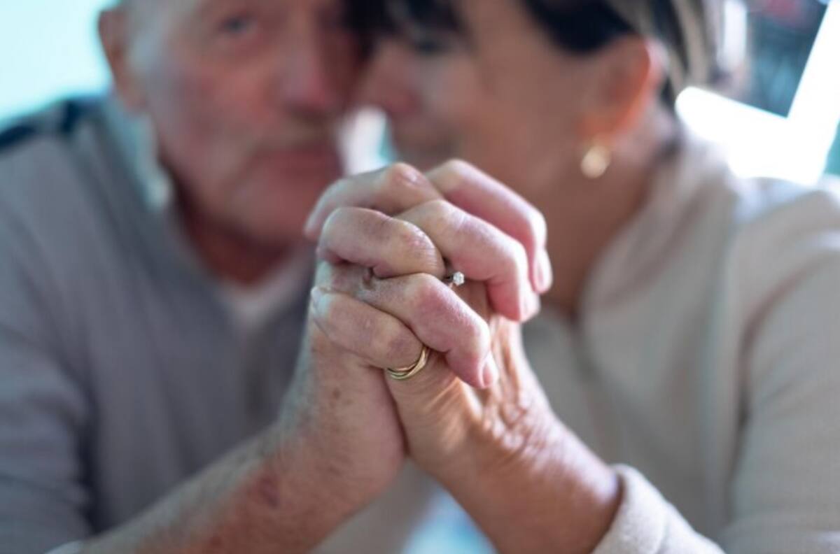 Si cumplen 50 años de casados pueden acceder a este aporte de $425 mil