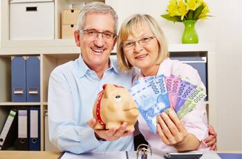 Parejas de adultos mayores que viven juntos pueden recibir más de $400.000 del IPS: Solicítalos así