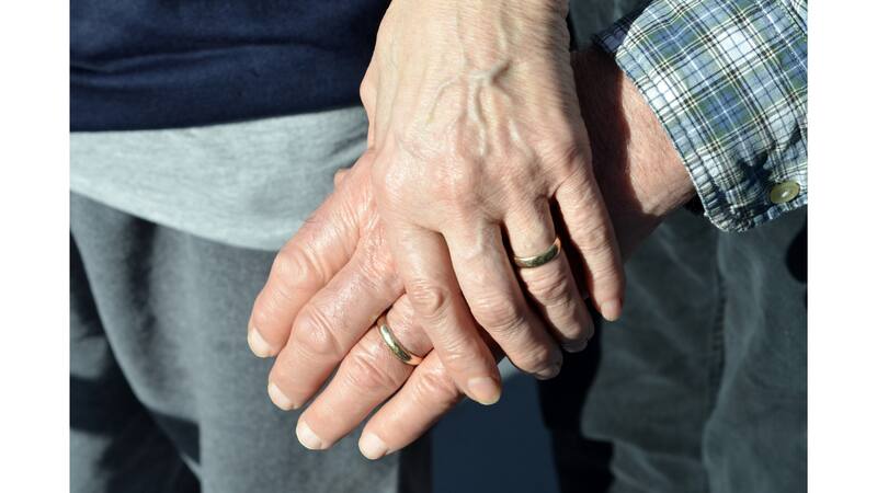 El Bono Bodas de Oro se puede tramitar en línea o de manera presencial.