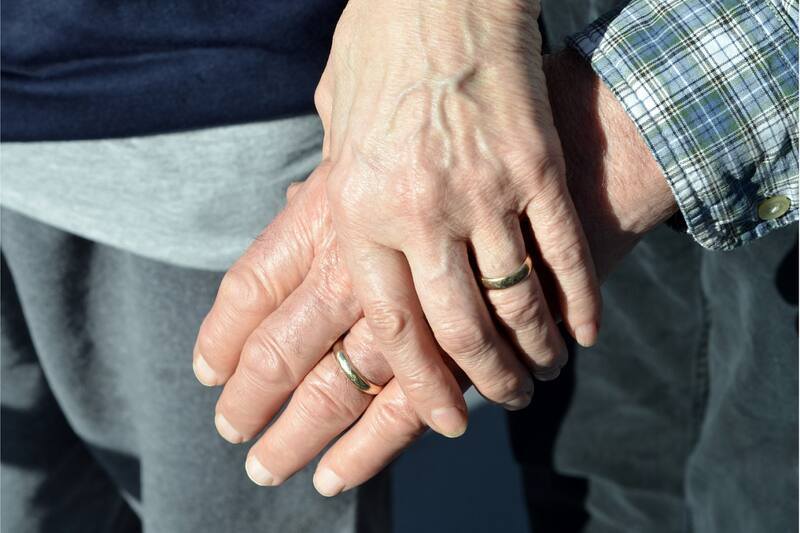 ¿Qué montos otorga y cómo cobrar el Bono Bodas de Plata? Créditos: Pixabay.