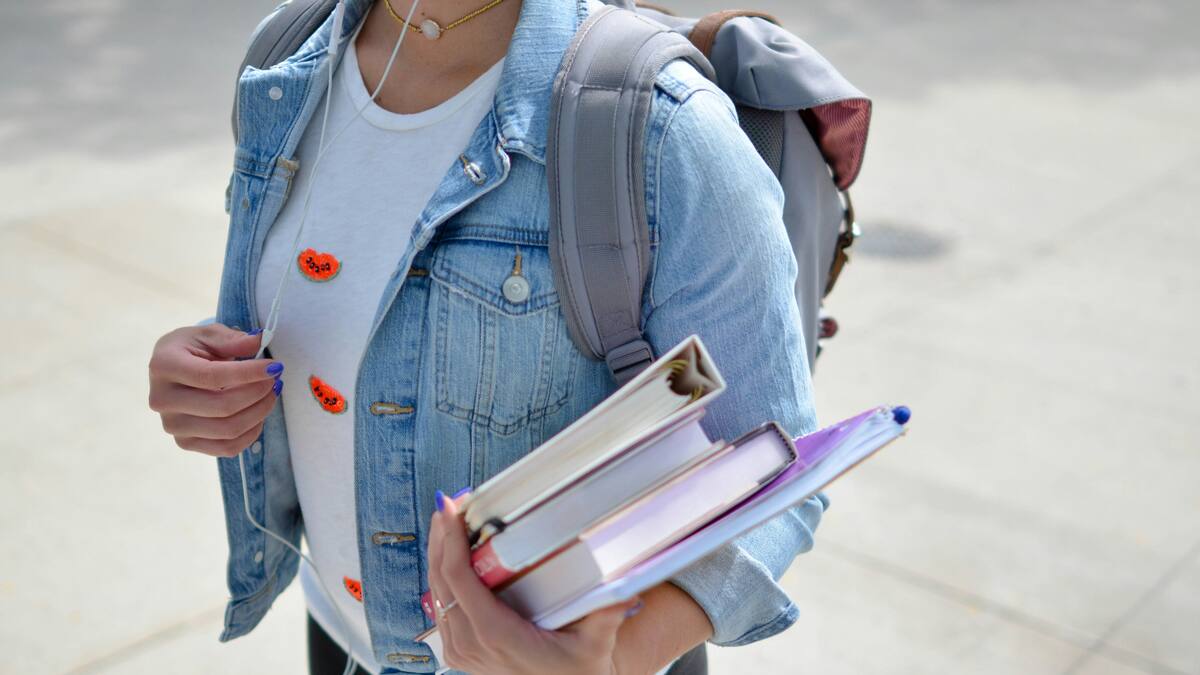 Estudiantes de cuarto medio pueden recibir bono automático de $73.000: estos son los requisitos