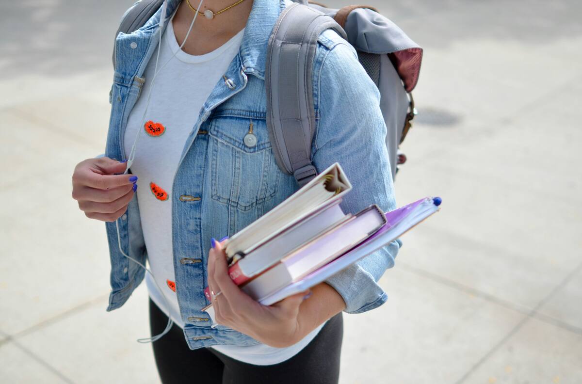 Estudiantes de cuarto medio pueden recibir bono automático de $73.000: estos son los requisitos