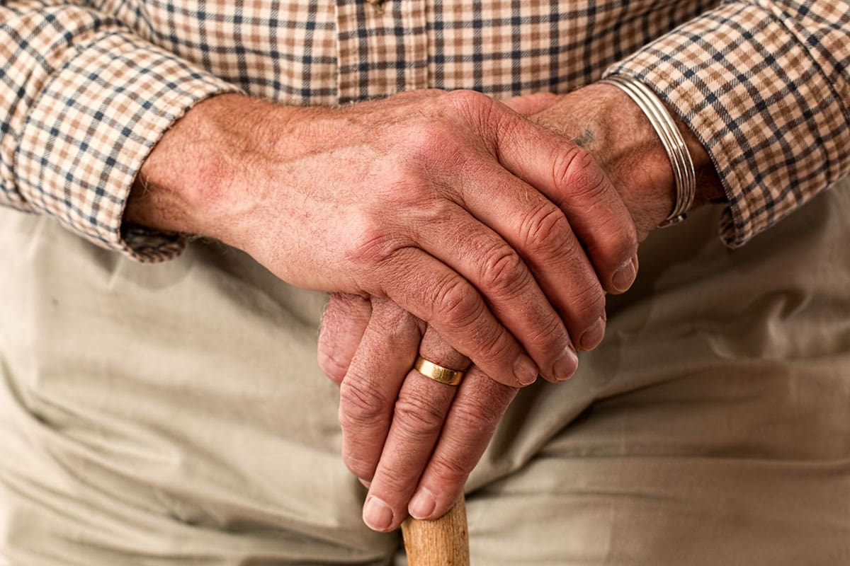 Conoce cómo solicitar el Bono Cuidado Adulto Mayor. Créditos: Pexels.