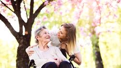 IPS otorga $32.000 mensuales a los ciudadores de adultos mayores que cumplan con TRES requisitos