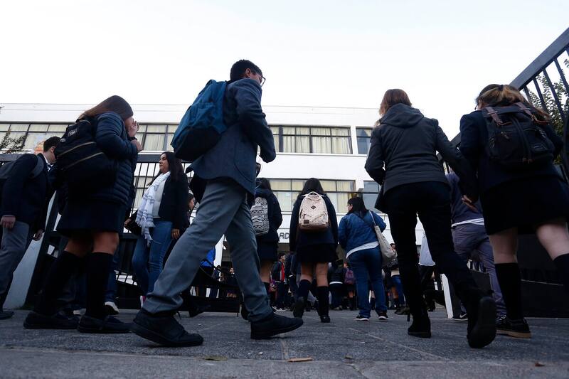 Se entrega a través de un sólo pago único a escolares de la Red de Protección Social.