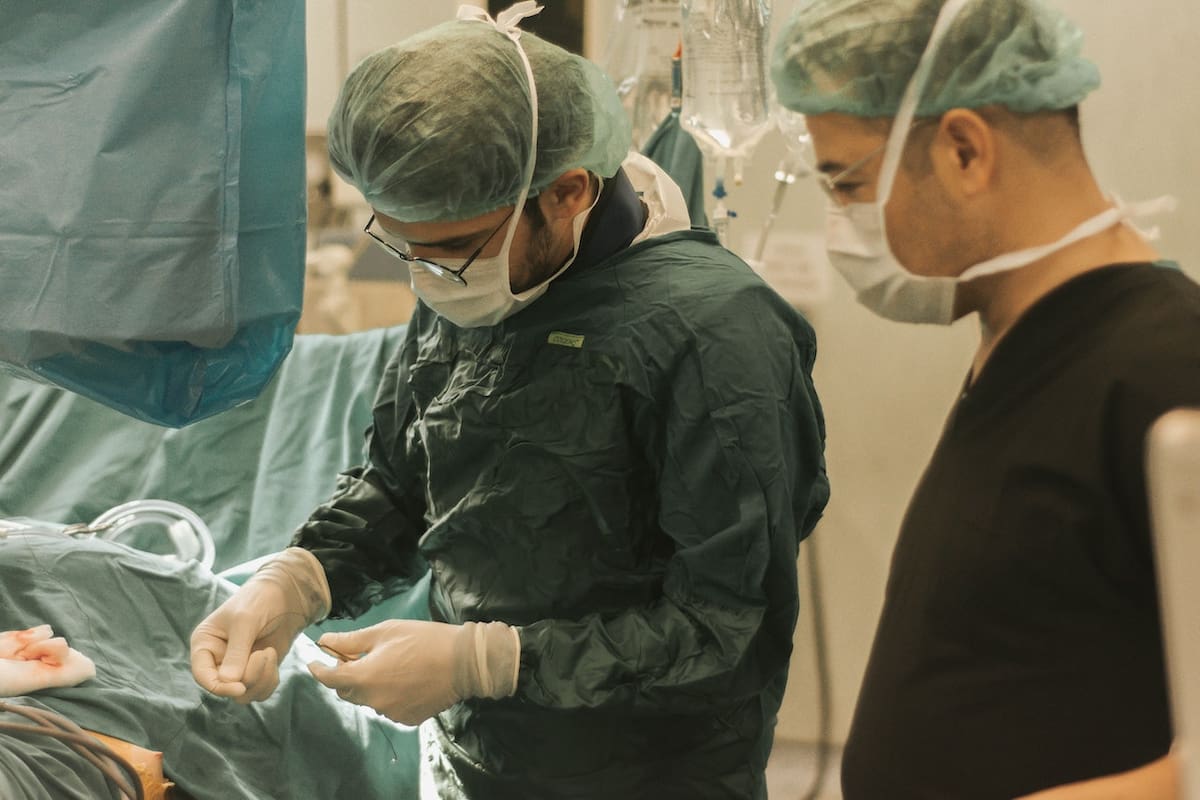 Revisa en la nota todos los procedimientos quirúrgicos que Fonasa ofrece relacionados a las hernias.