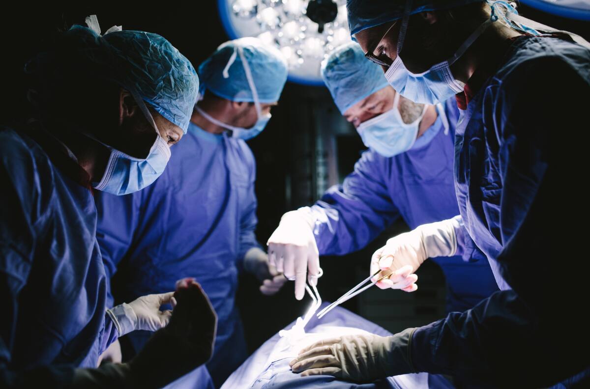 Fonasa cubre más de 96 procedimientos médicos e intervenciones quirúrgicas: ¿Quiénes pueden acceder?