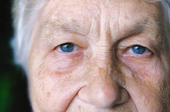 Cooperativa de ahorro entrega bono especial de $265.000 a adultos mayores: son solo TRES requisitos