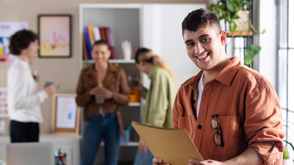 Si es tu primer trabajo formal, el Estado te paga hasta $302.500 y sin postular: requisitos del beneficio laboral