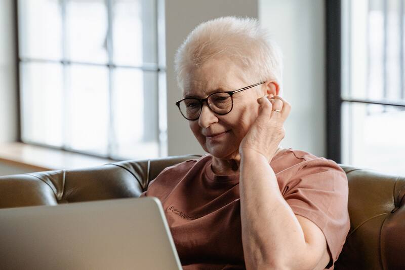 Este beneficio es para madres jubiladas. Créditos: Pexels.