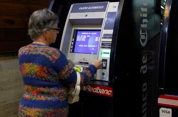 Estado paga $98.000 mensuales extra a la pensión de adultos mayores: solicítalos así