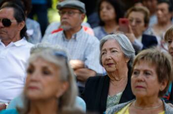 Adultos mayores de todo Chile pueden cobrar bono de $98.000 mensuales de por vida: Estos son los requisitos