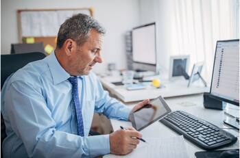 Estado paga $98.000 adicionales a la pensión de adultos mayores y de forma vitalicia: solicítalos así