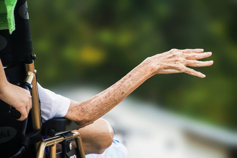 Los Bonos para Adultos Mayores que entrega el Estado son pagados en su mayoría junto a las pensiones.