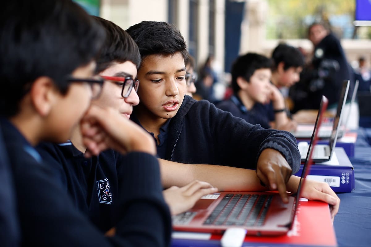 El aporte económico puede cobrarse en base al rendimiento del escolar durante el año 2024.