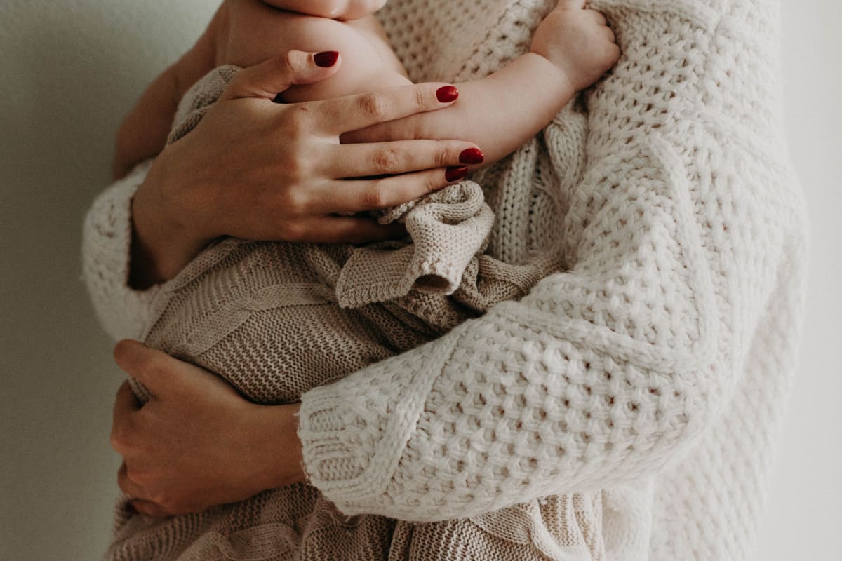 Revisa los detalles de los bonos y beneficios para madres en 2023. Créditos: Pexels