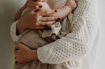 Bonos para madres: Conoce si puedes recibir hasta $165.000 mensuales