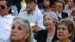 Adultos mayores pueden optar a bono de $98.000 mensuales de por vida: Estos son los requisitos