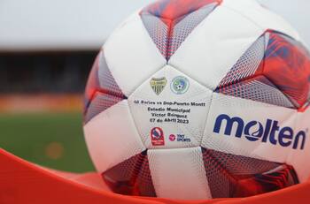 FOTOS | El viento y la lluvia hicieron sufrir a a TNT Sports en histórico partido de Bories por Copa Chile