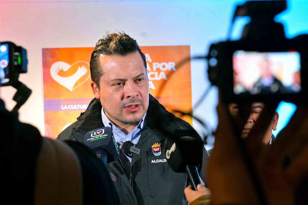 El alcalde de la comuna de Coronel será procesado junto a otros funcionarios por supuestamente aceptar sobornos.