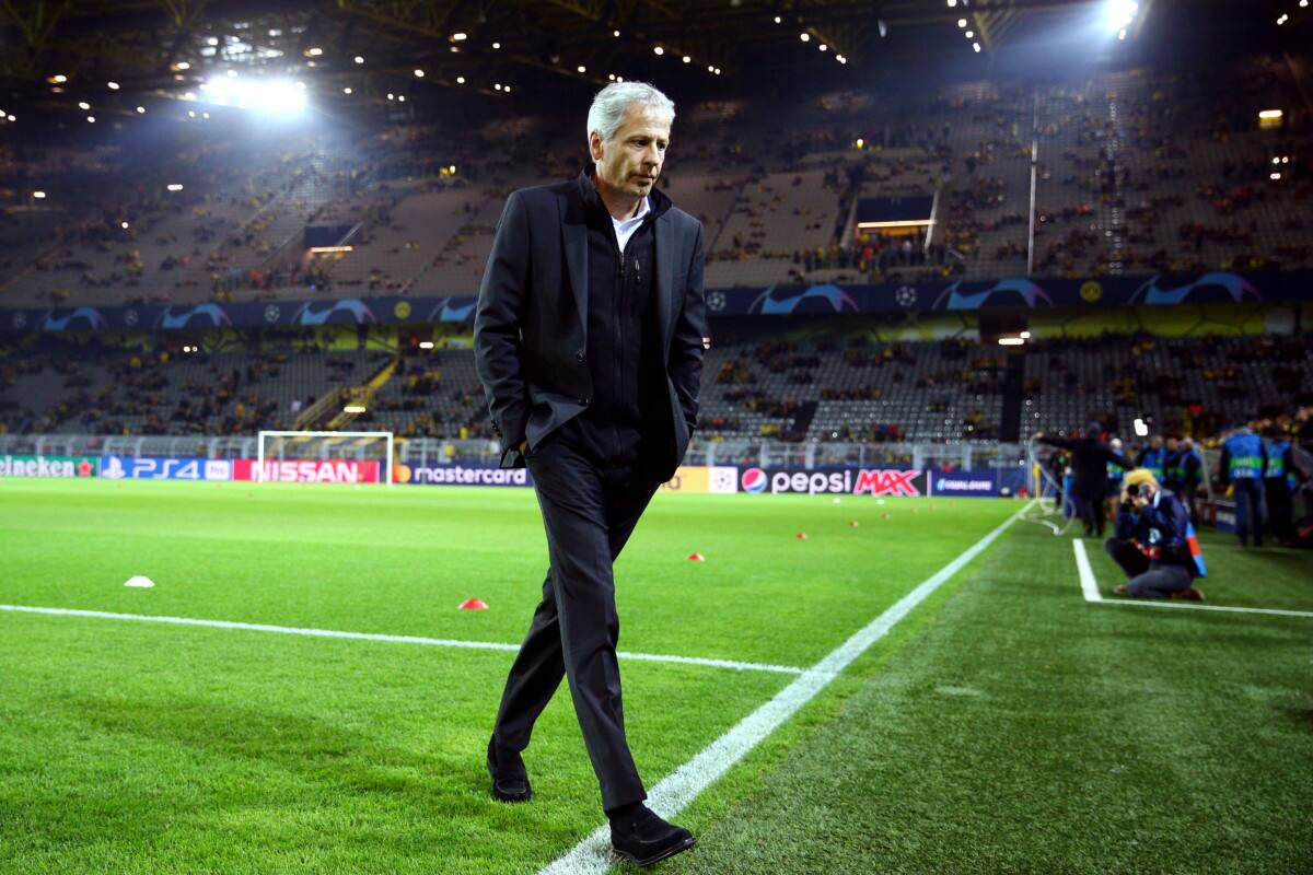 DORTMUND, GERMANY - OCTOBER 03: Lucien Favre, Manager of Borussia Dortmund walks off the pitch prior to the Group A match of the UEFA Champions League between Borussia Dortmund and AS Monaco at Signal Iduna Park on October 3, 2018 in Dortmund, Germany. (Photo by Maja Hitij/Bongarts/Getty Images,)