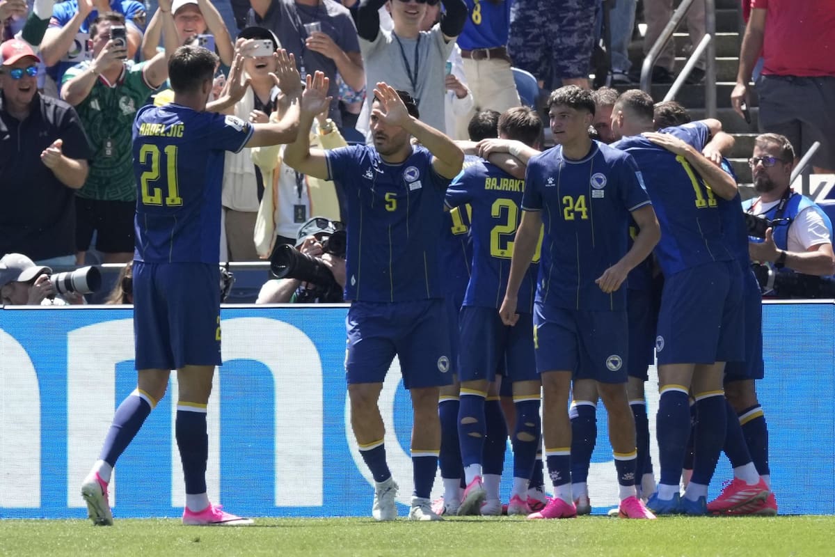 Bosnia venció a Qatar y sigue con vida en el Mundial 2026. Foto: Agencia EFE.