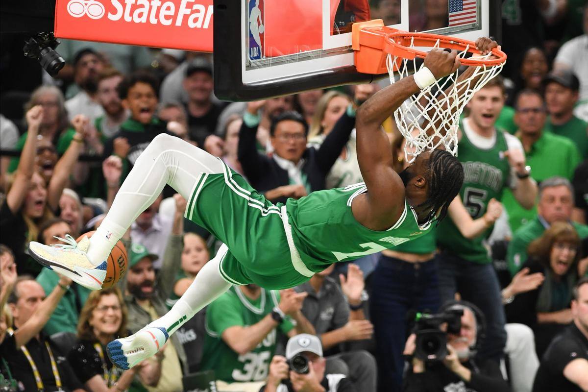 se proclamaron campeones de la NBA. EFE.