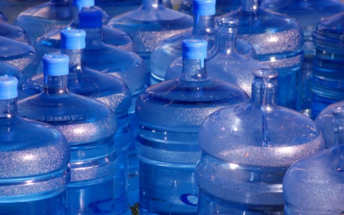 Los botellones pueden tener una segunda vida | Foto: Freepik