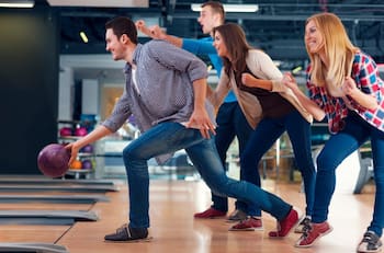 Ven a jugar bowling en Happyland: Estos son los precios